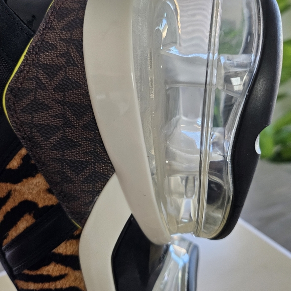 Michael Kors Olympia Tiger - Picture 7 of 8